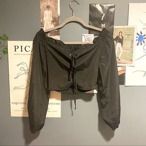 REVOLVE SUPERDOWN BLACK OFF-THE-SHOULDER PEASANT CROPTOP